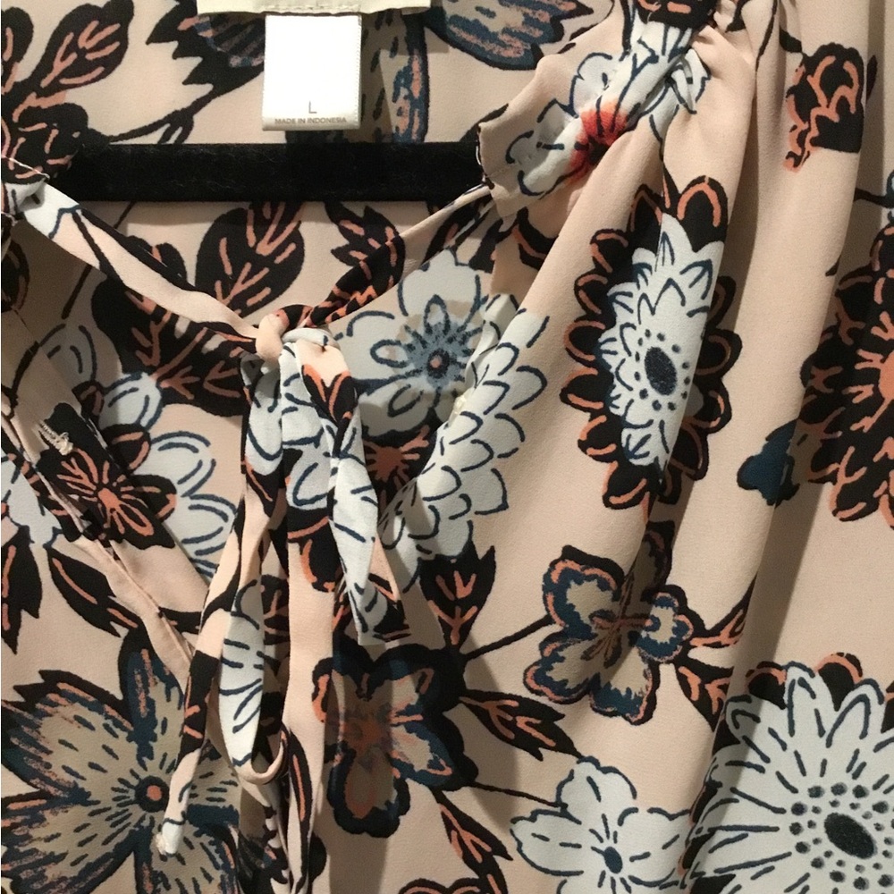 LOFT women’s sleeveless top, size large, Peach floral, tie-front - Picture 2 of 3